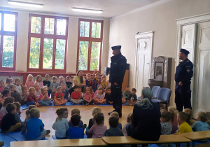 spotkanie dzieci z przedstawicielami Policji
