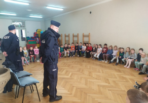 spotkanie przedszkolaków z przedstawicielami Policji