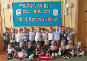 Uśmiechnięte przedszkolaki z gr. I