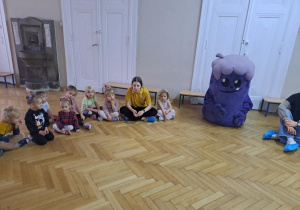 Dzieci z gr. I przed zabawami