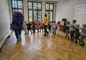 Zabawa gr. IV w pociąg
