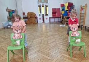 Misiowe zabawy w sali gimnastycznej