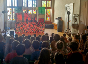 Teatr ,,Pacuś" na terenie przedszkola