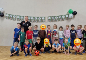 zdjęcie grupy IV z sędzią