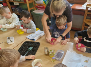 Warsztaty kulinarne w grupie IV - misiowe muffinki