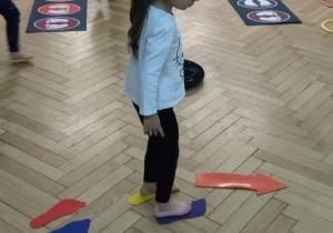 dzieci z grupy II w trakcie ćwiczeń