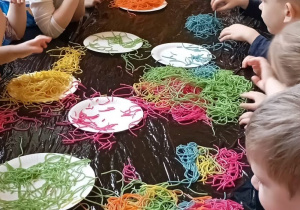 zabawy sensoryczne w grupie II