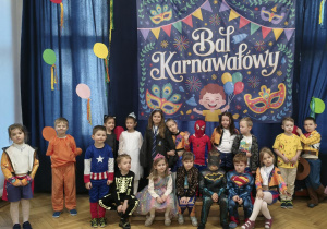 Dzieci z grupy V na wspólnym zdjęciu