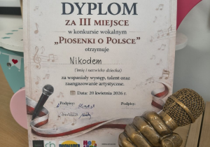 Dyplom i statuetka dla zwycięzcy